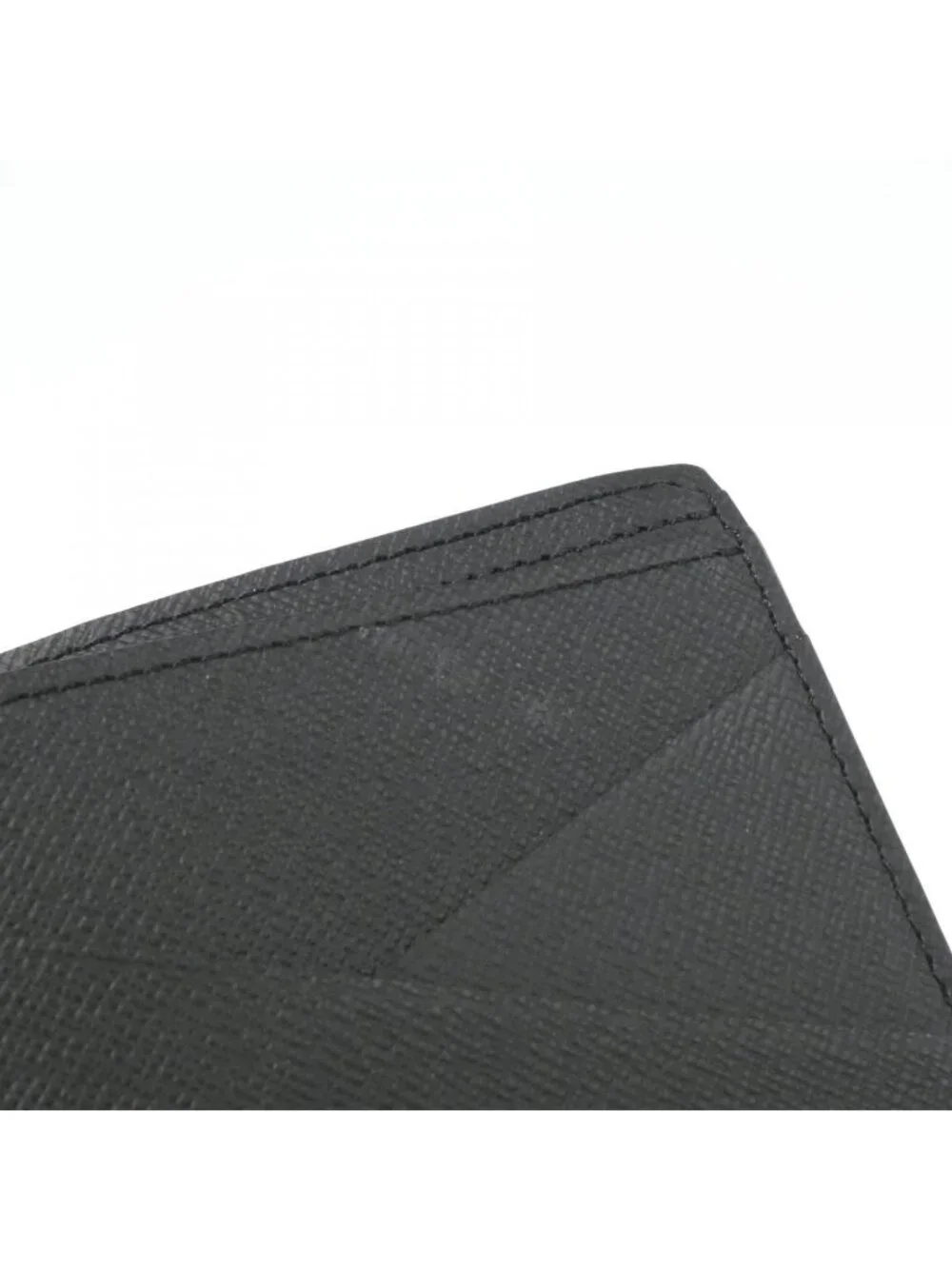 Louis Vuitton Taiga Portefeuille Multiple Billfold Wallet